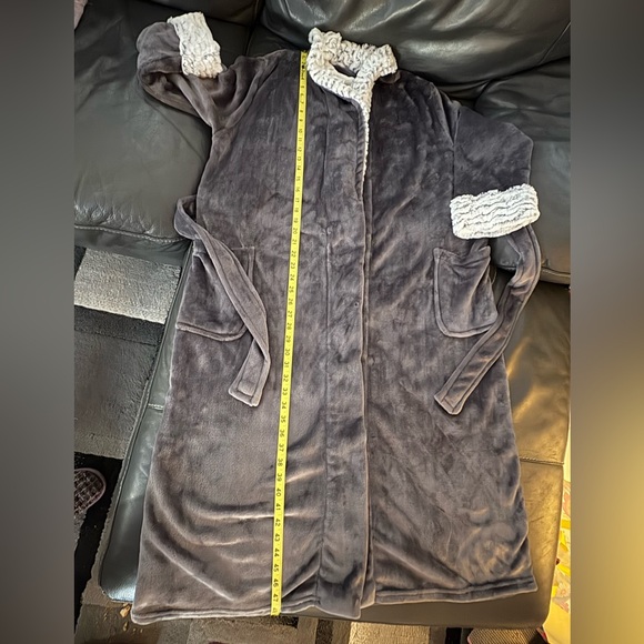 NWOT Carole Hochman women’s gray, long plush wrap robe, Size Large - Picture 13 of 15